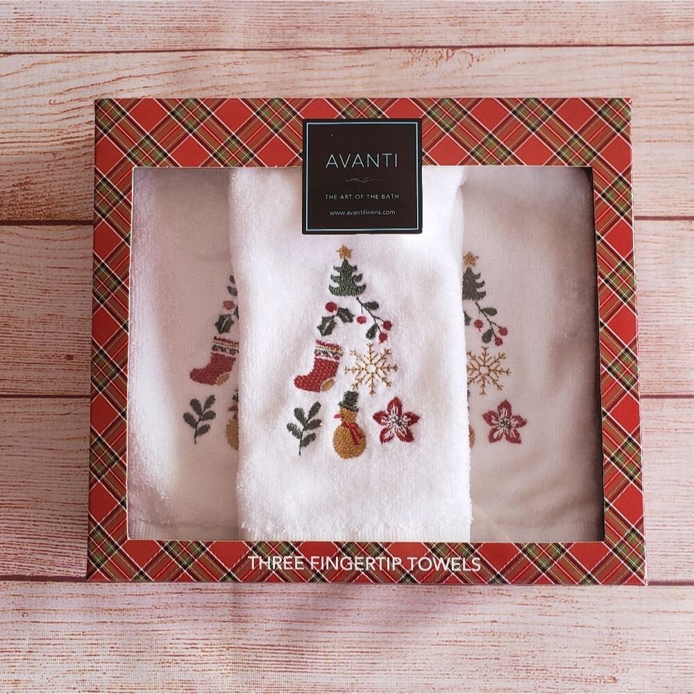 Avanti Christmas Fingertip Towels White Set of 3 Tree Snowman Stocking Holidays